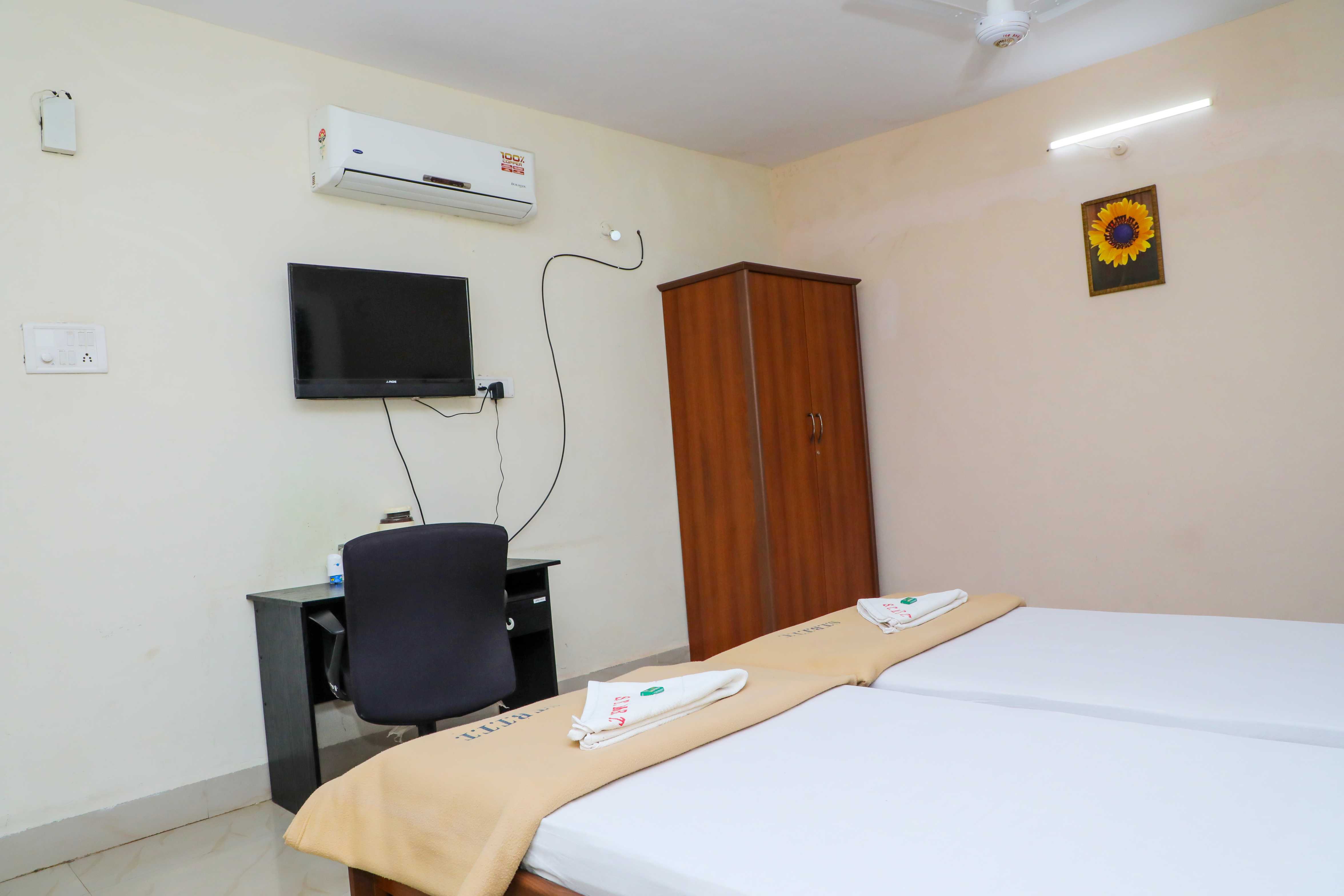AC Room at Tuljabhavani Mandir Sansthan Bhakt Niwas